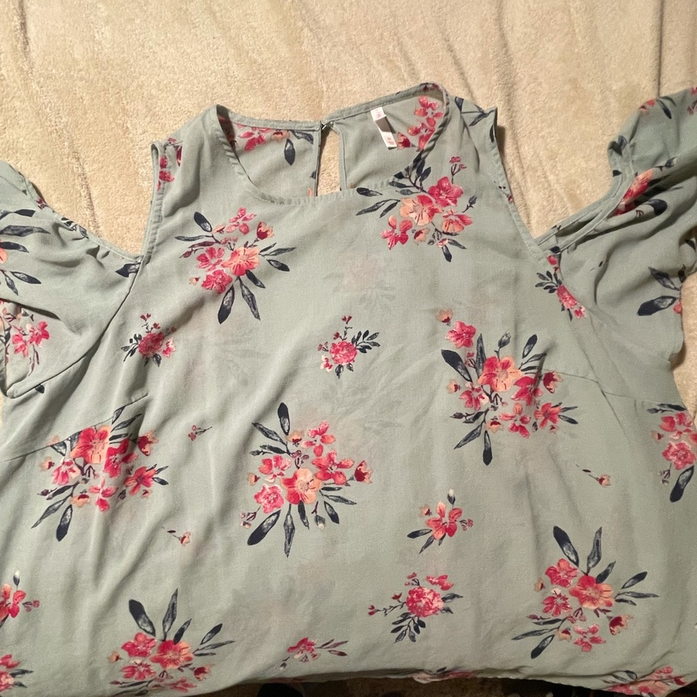 Xhilaration Floral Cold-Shoulder Top 4x
